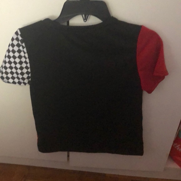 medium checkered white black and red t shirt - Picture 2 of 3
